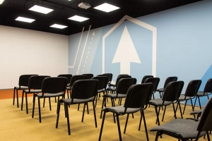 Стул офисный Изо каркас черный